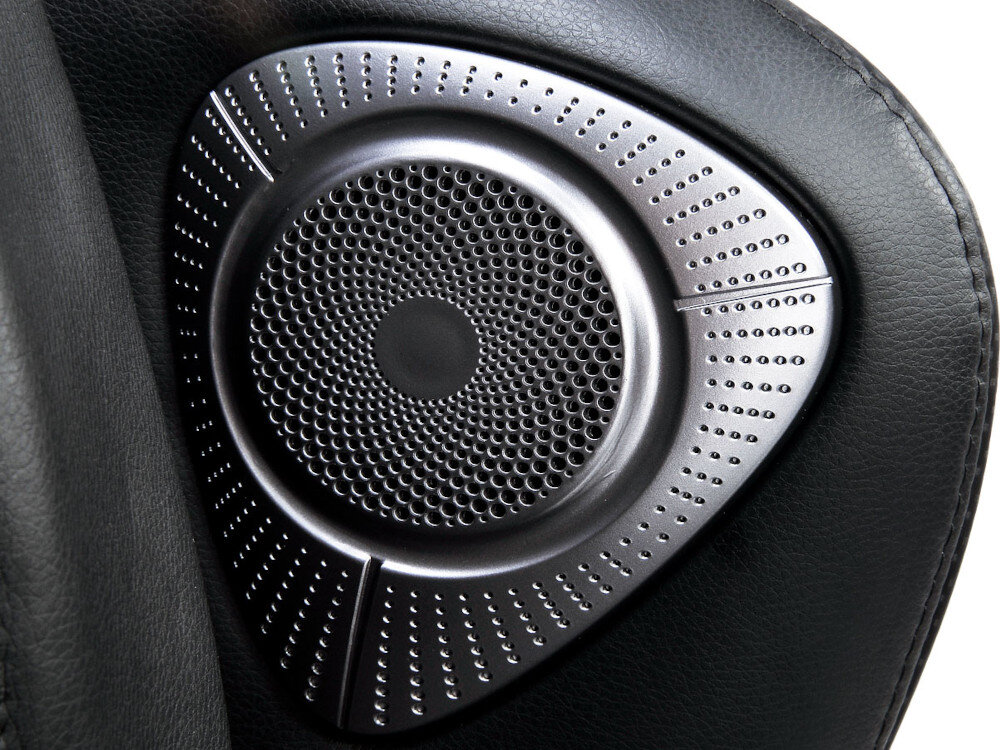 Bezprzewodowy głośnik Bluetooth pozwala na słuchanie ulubionej muzyki w trakcie masażu.