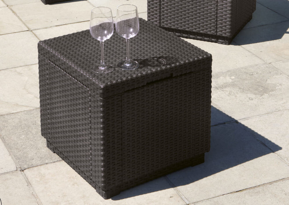 Pufa ogrodowa KETER Cube 213785 dodatkowy stolik odporność na uderzenia wymiary 42 x 42 x 39 cm maksymalne obciążenie do 120 kg