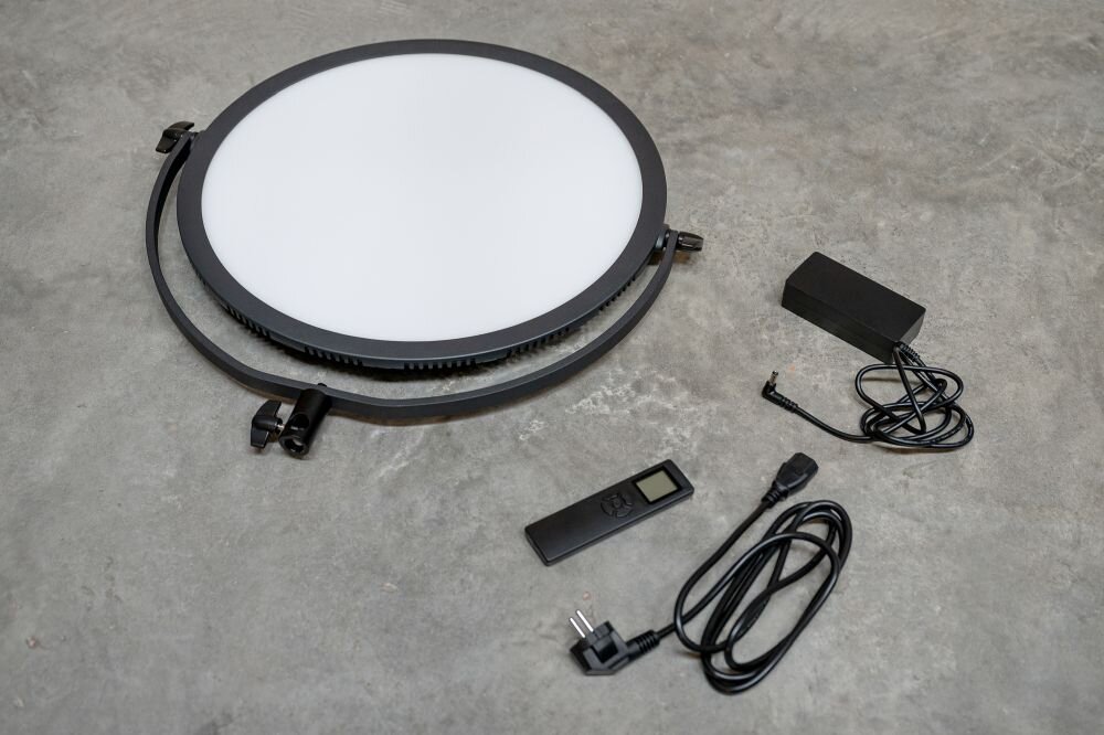 Lampa LED NEWELL Air Artha XL barwa jasność zasilanie bateria montaż aparat zdjęcia filmy obsługa regulacja waga led wymiary 