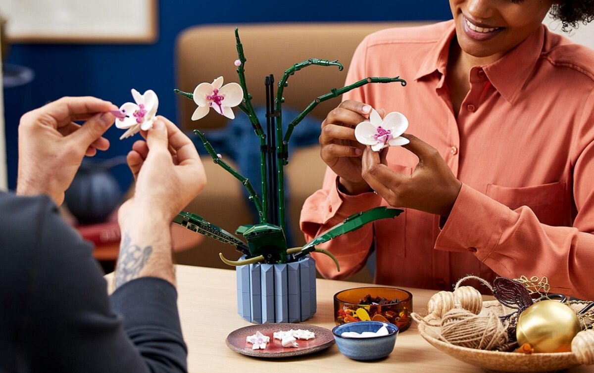 LEGO Creator Orchidea 10311 Zbuduj własną ozdobę z orchideą Stylowy prezent dla dorosłych, którzy lubią ozdabiać dom
