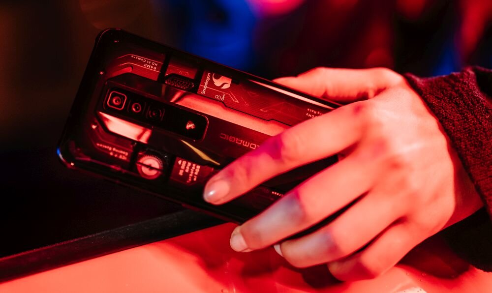 Smartfon NUBIA Red Magic 7  ekran bateria aparat procesor ram pamięć pojemność rozdzielczość zdjęcia filmy opis dane cechy blokady system łączność wifi bluetooth obudowa szkło odporność porty muzyka transfer sieć przekątna matryca waga czujniki