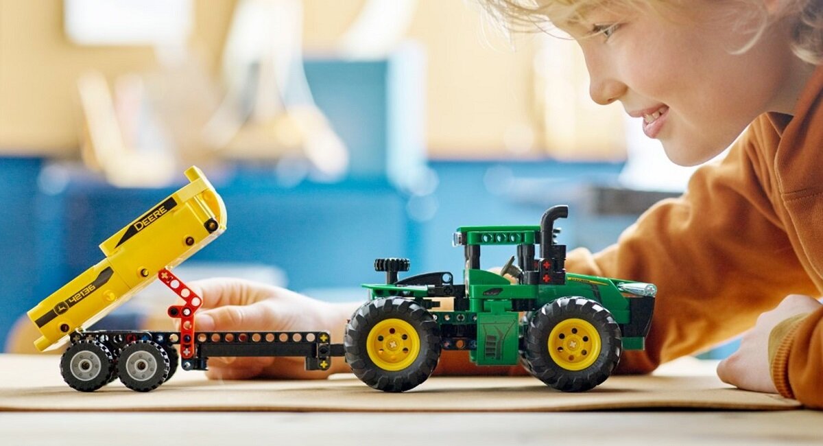 LEGO Technic Traktor John Deere 9620R 4WD 42136 Pomysł na prezent dla młodych miłośników traktorów
