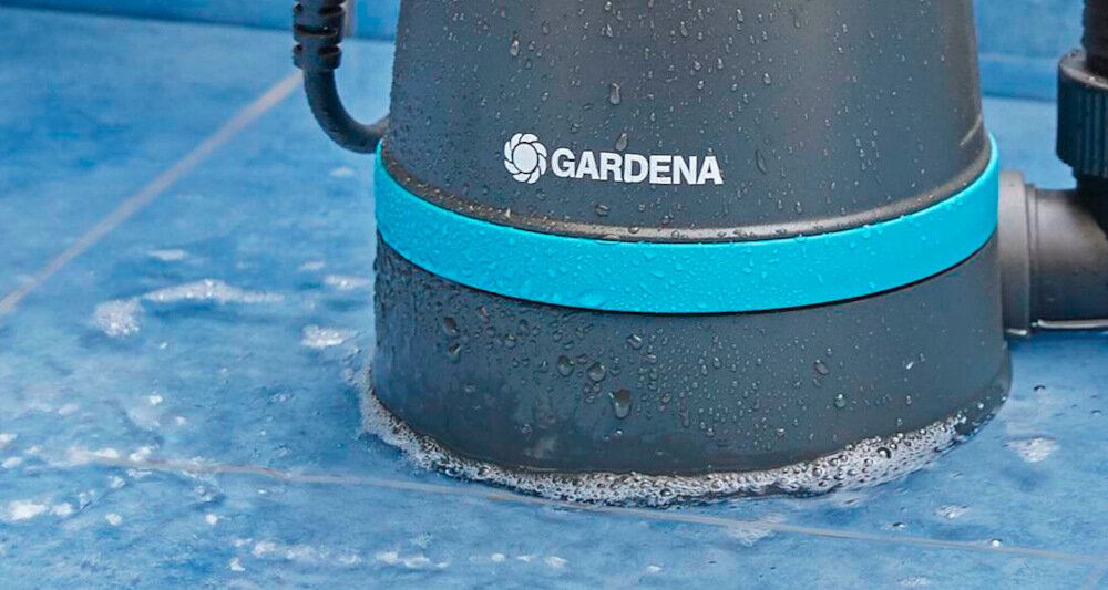 Pompa do wody GARDENA 8200 9000-29 elektryczna opatentowana funkcja pracy ciaglej usuniecie wody ze zbiornika do poziomu 4 mm