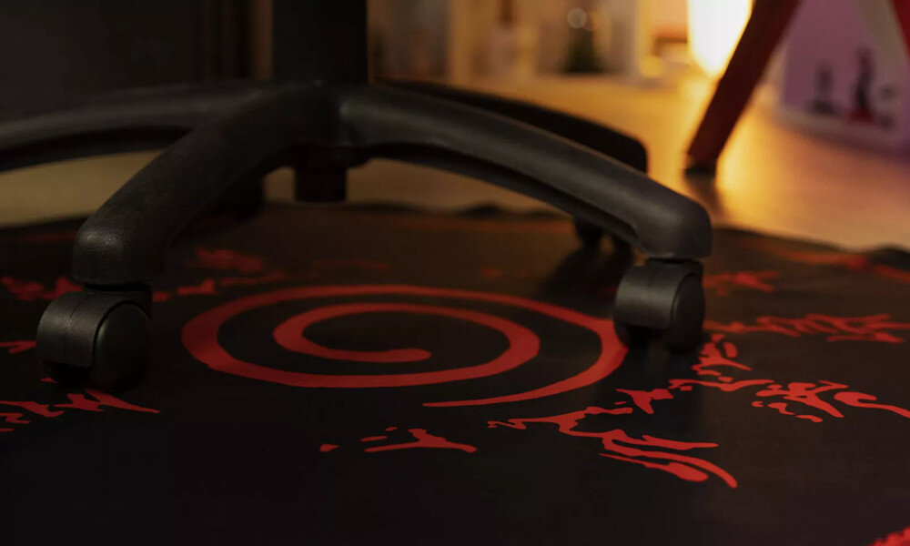 Mata pod fotel gamingowy KONIX Naruto materiały powierzchnia brzegi odporność