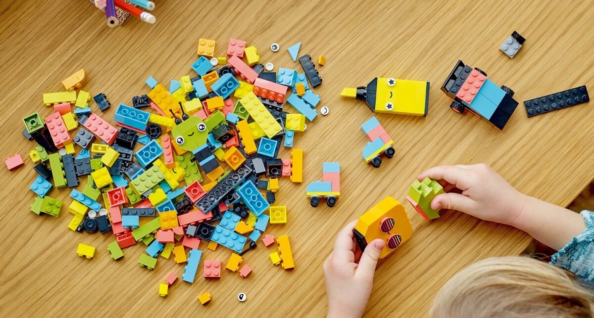 LEGO CLASSIC Kreatywna zabawa neonowymi kolorami 11027 dziecko kreatywność zabawa nauka rozwój klocki figurki minifigurki jakość tradycja konstrukcja nauka wyobraźnia role jakość bezpieczeństwo wyobraźnia budowanie pasja hobby funkcje instrukcja aplikacja LEGO Builder Soczyście kolorowe klocki