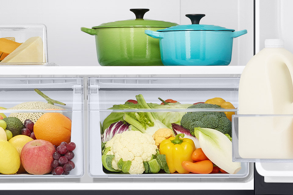 Szuflady na warzywa i owoce w lodówce Samsung Multidoor to idealne miejsce do przechowywania i zachowania świeżości Twoich ulubionych produktów