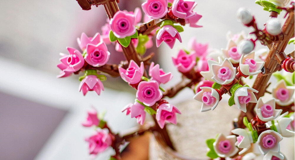 KLOCKI LEGO KWIATY WIŚNI 40725 budowa kwiaty kreatywność elementy wiśnia pastele różowe białe gałązki wiosna