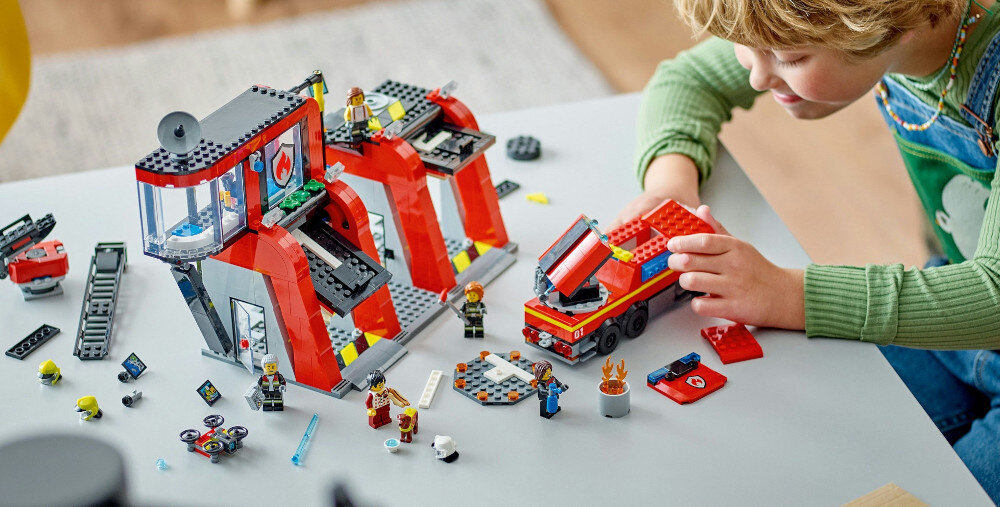 KLOCKI LEGO CITY REMIZA STRAŻACKA Z WOZEM STRAŻACKIM 60414 rozwój kreatywność straż