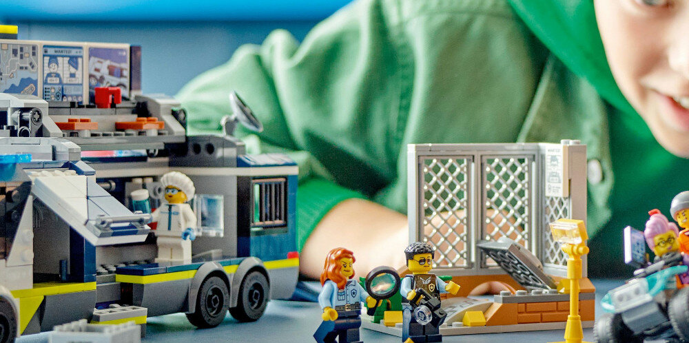 KLOCKI LEGO CITY POLICYJNA CIĘŻARÓWKA Z LABORATORIUM KRYMINALNYM 60418 budowanie zabawa