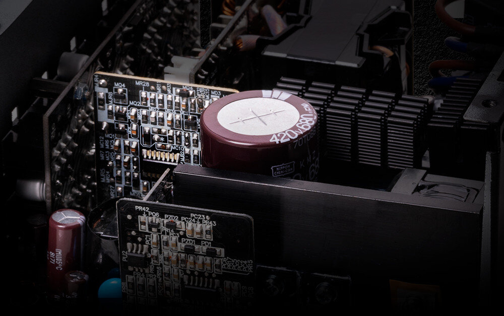 Zasilacz XPG Core Reactor 850W Gold kondensatory napiecie zabezpieczenia