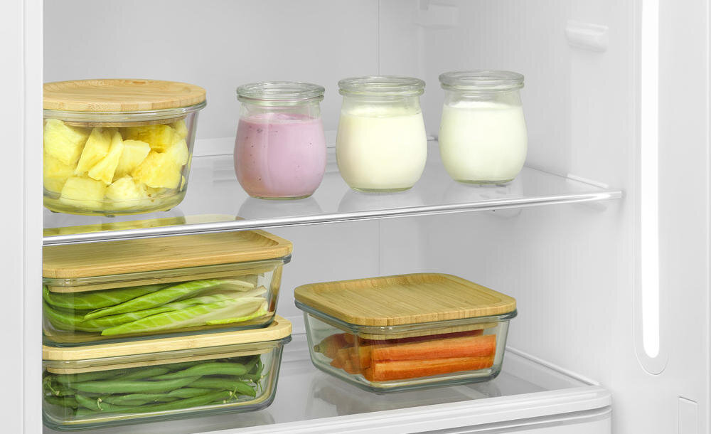 SMEG lodówka wnętrze rodzina szklane regulowane półki pojemne szuflady żywność