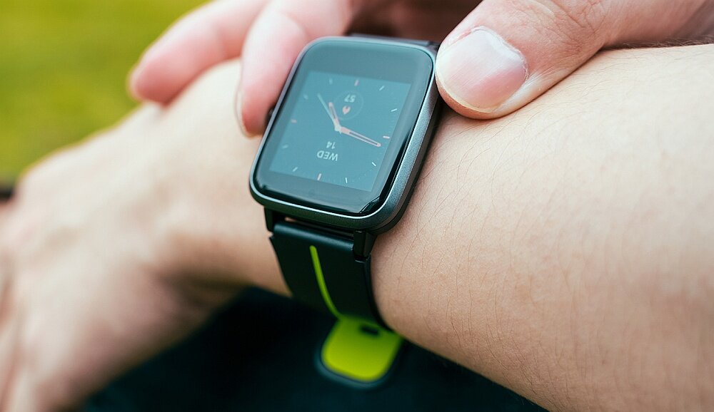 Smartwatch ULEFONE Watch GPS  ekran bateria czujniki zdrowie sport pasek ładowanie pojemność rozdzielczość łączność sterowanie krew puls rozmowy smartfon aplikacja 