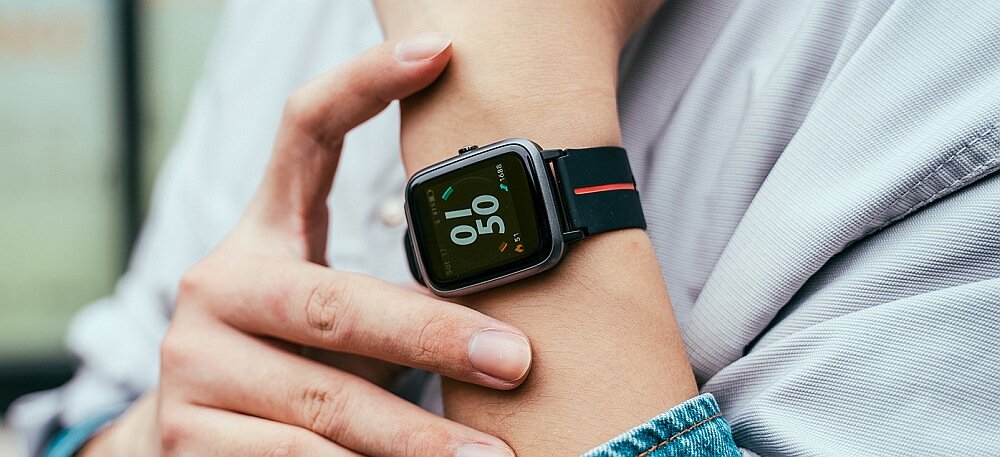 Smartwatch ULEFONE Watch GPS  ekran bateria czujniki zdrowie sport pasek ładowanie pojemność rozdzielczość łączność sterowanie krew puls rozmowy smartfon aplikacja 