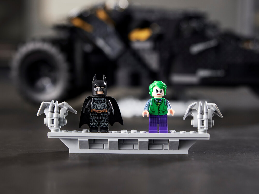 LEGO DC Batman Batmobil Tumbler 76240 samodzielnie zbudować niesamowity pojazd ulubionego superbohatera z podstawką w pudełku minifigurki Batmana i Jokera