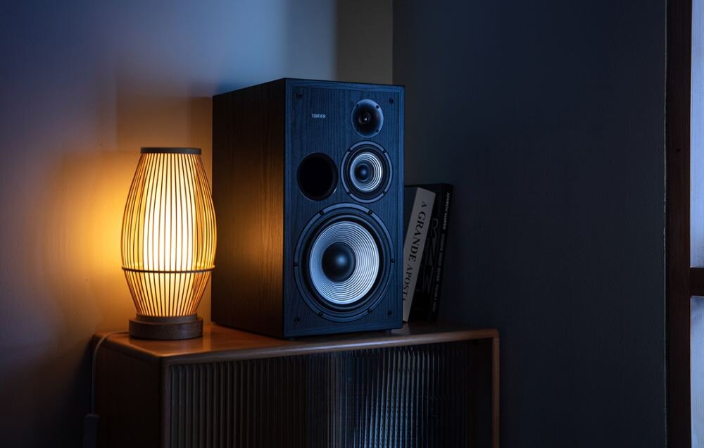Głośniki EDIFIER R2850DB Bluetooth rezonans akustyczny wzornictwo minimalizm elegancja 