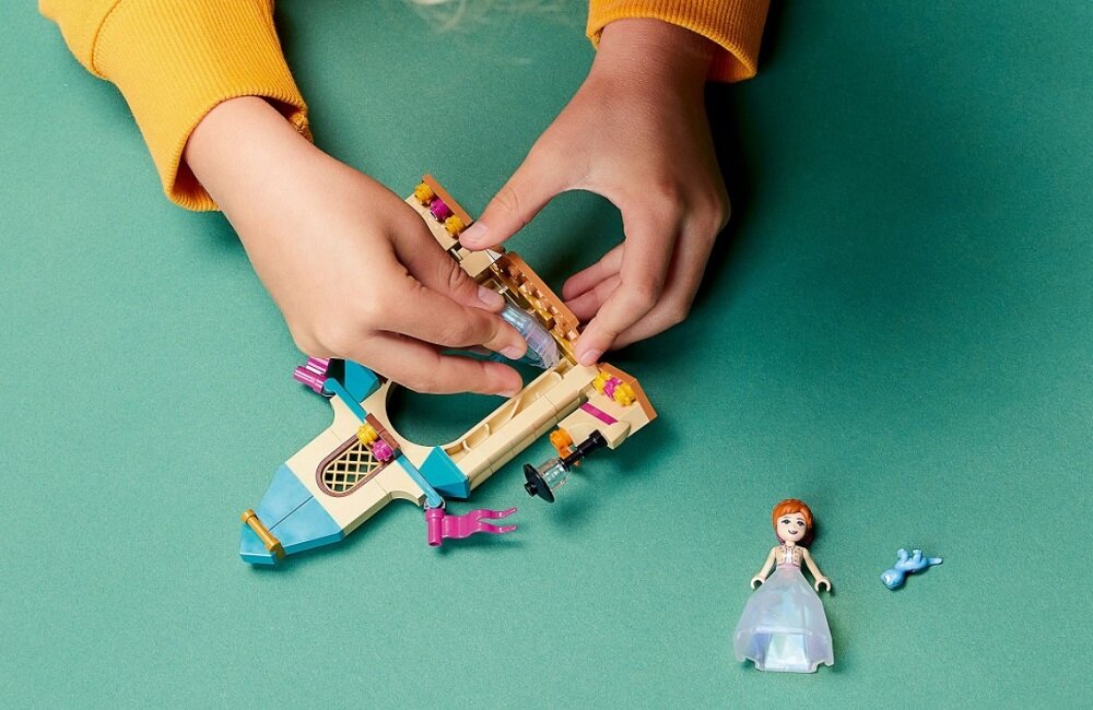 LEGO Disney Dziedziniec zamku Anny 43198 Zabawa która rozwija umiejętności Zabawa zaczyna się od budowania i nigdy się nie kończy