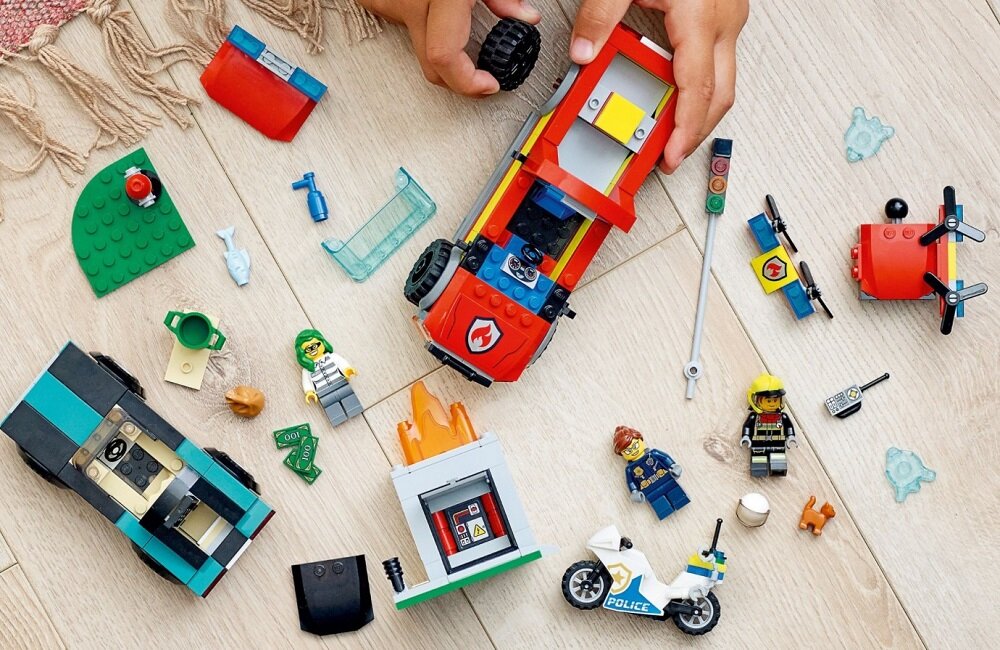 LEGO City Akcja strażacka i policyjny pościg 60319 Świetna zabawka konstrukcyjna