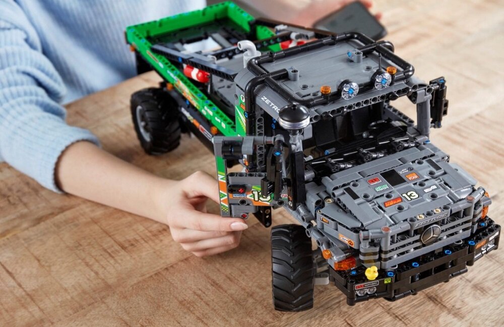 LEGO Technic Ciężarówka Mercedes Benz Zetros 42129 Wymiary