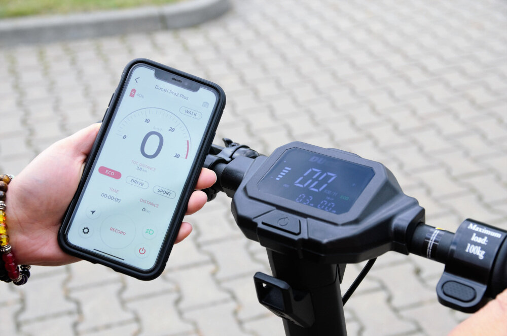 Hulajnoga elektryczna DUCATI Pro II Evo Czarny funkcja Bluetooth aplikacja Ducati Urban e-Mobiliti