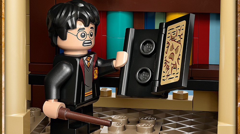 LEGO Harry Potter Komnata Dumbledore'a w Hogwarcie  - peleryna
