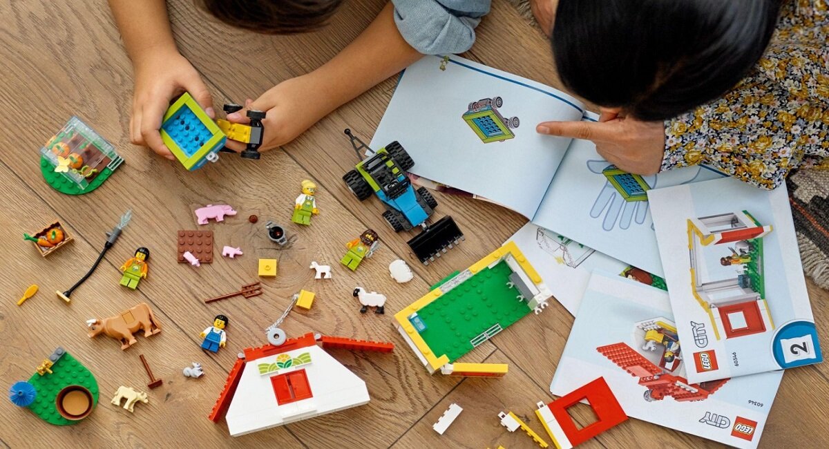LEGO City Stodoła i zwierzęta gospodarskie 60346 kreatywna zabawa prawidłowy rozwój merytoryczny dziecka klocki figurki minifigurki bez zasilania klasyczna zabawa wysoka jakość lego wielogodzinna zabawa Zestaw dla dzieci w wieku od 4 lat