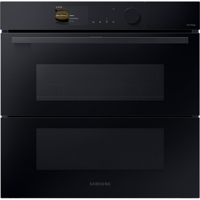 Piekarnik Samsung Steam Cook NV7B6785KAK przedstawiony od frontu. Urządzenie dostępne jest w sieci Media Expert.