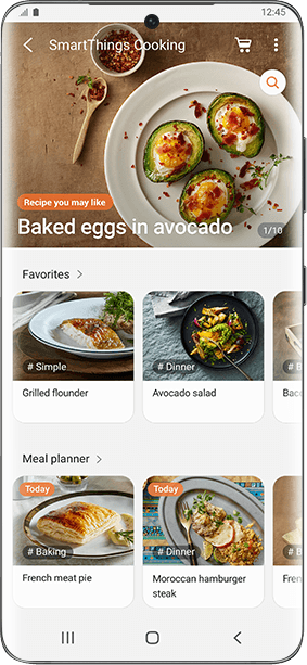 Jajka pieczone w awokado - jeden z przepisów dostępnych w aplikacji Samsung.