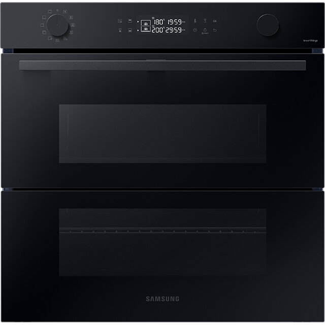Piekarnik Dual Cook Flex Samsung NV7B4525ZAK z oferty sklepów Media Expert jest przedstawiony w otoczeniu ikon oznaczających zawartość opakowania