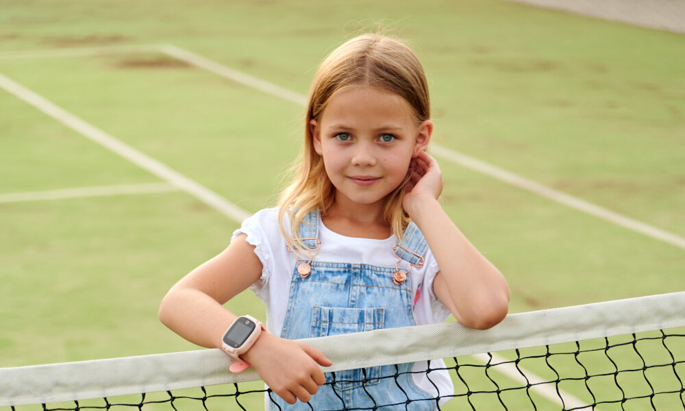Smartwatch GARETT Kids Twin 4G    ekran bateria czujniki zdrowie sport pasek ładowanie pojemność rozdzielczość łączność sterowanie krew puls rozmowy smartfon aplikacja 