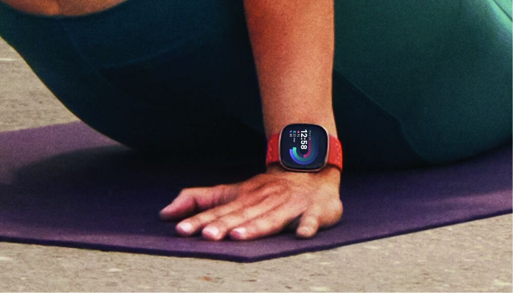 Smartwatch FITBIT Versa 4  ekran bateria czujniki zdrowie sport pasek ładowanie pojemność rozdzielczość łączność sterowanie krew puls rozmowy smartfon aplikacja 
