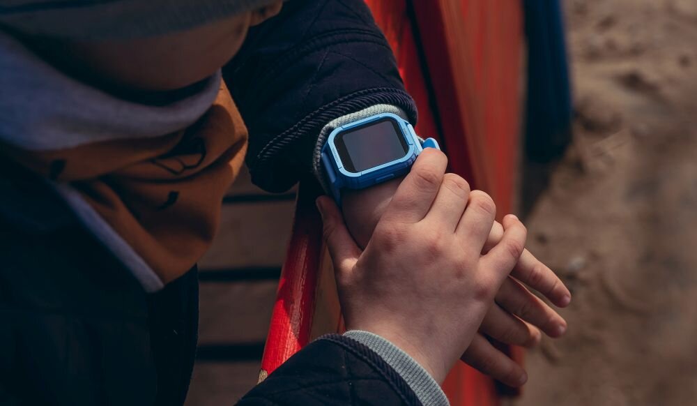Smartwatch VECTOR SMART Kids  ekran bateria czujniki zdrowie sport pasek ładowanie pojemność rozdzielczość łączność sterowanie krew puls rozmowy smartfon aplikacja 