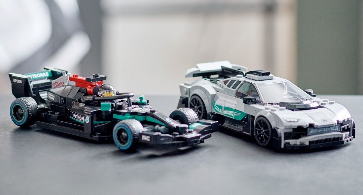 LEGO Speed Champions Mercedes-AMG F1 W12 E Performance i Mercedes-AMG ONE 76909 Zbieraj, buduj, ścigaj się i ustaw na półce Najlepsza kombinacja