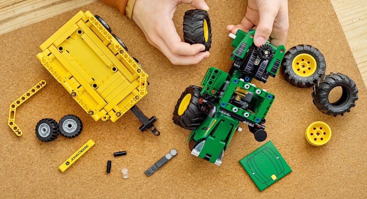 LEGO Technic Traktor John Deere 9620R 4WD 42136 Zabawa napędzana wyobraźnią