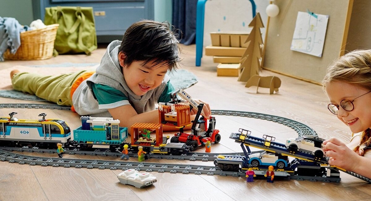 LEGO City Pociąg towarowy 60336 Wysokiej jakości zestaw z pociągiem towarowym Funkcje inspirujące do zabawy