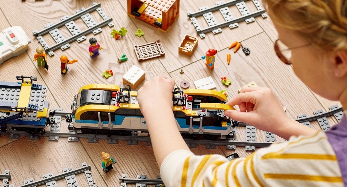 LEGO City Pociąg towarowy 60336 W sam raz dla dzieci i miłośników pociągów