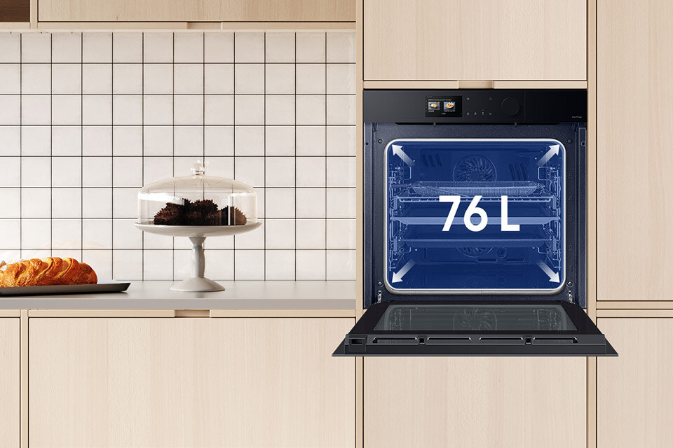 Grafika podkreślająca dużą pojemność komory piekarnika Samsung