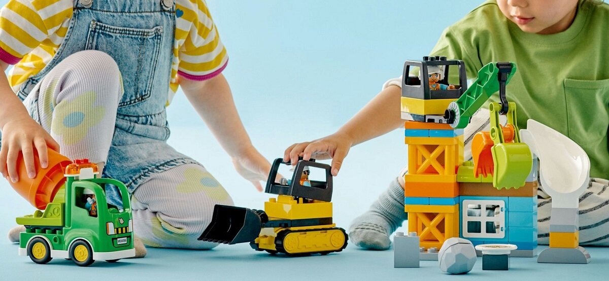 LEGO Duplo Budowa 10990 dziecko kreatywność zabawa nauka rozwój jakość tradycja konstrukcja nauka wyobraźnia role jakość bezpieczeństwo wyobraźnia budowanie pasja hobby funkcje instrukcje budowanie betoniarka maszyny Buldożer dźwig dźwięki światła