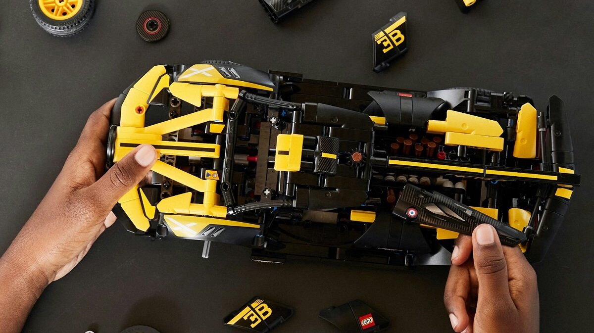 LEGO Technic Bolid Bugatti 42151 dziecko kreatywność zabawa nauka rozwój klocki figurki minifigurki jakość tradycja konstrukcja nauka wyobraźnia role jakość bezpieczeństwo wyobraźnia budowanie pasja hobby funkcje instrukcje