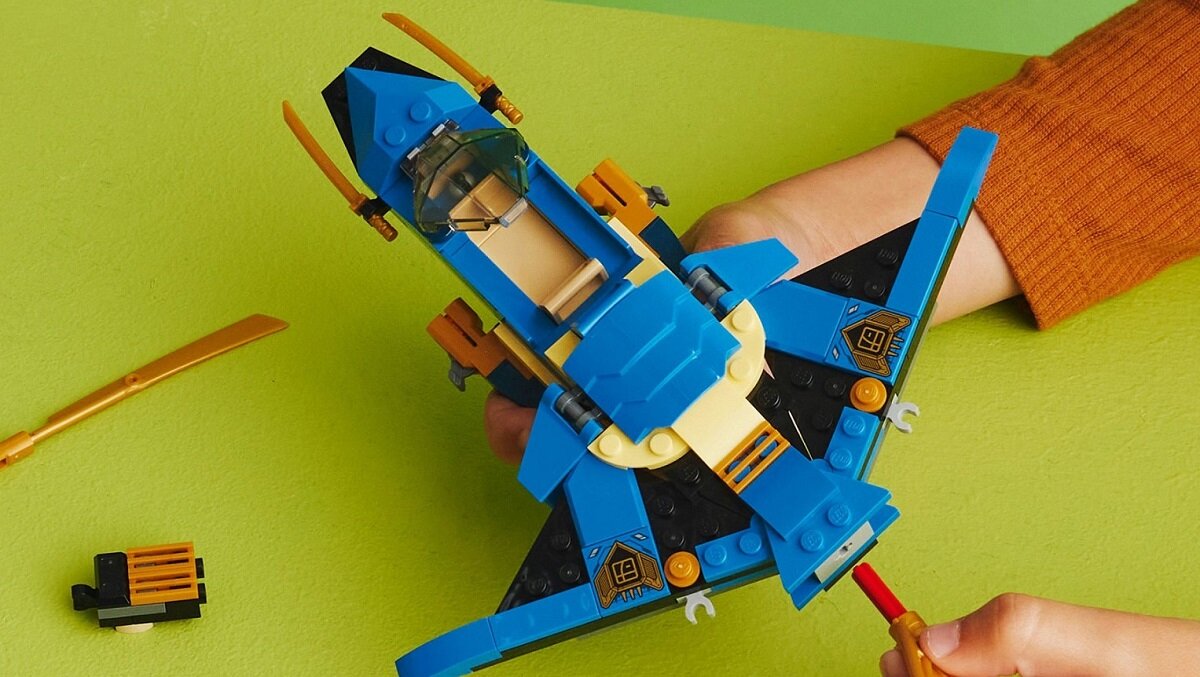 LEGO Ninjago Odrzutowiec ponaddźwiękowy Jay’a EVO 71784 dziecko kreatywność zabawa nauka rozwój klocki figurki minifigurki jakość tradycja konstrukcja nauka wyobraźnia role jakość bezpieczeństwo wyobraźnia budowanie pasja hobby funkcje instrukcje