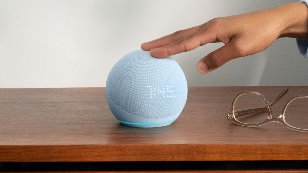Głośnik multiroom AMAZON Echo Dot 5  - sterowanie z apomocą dotyku