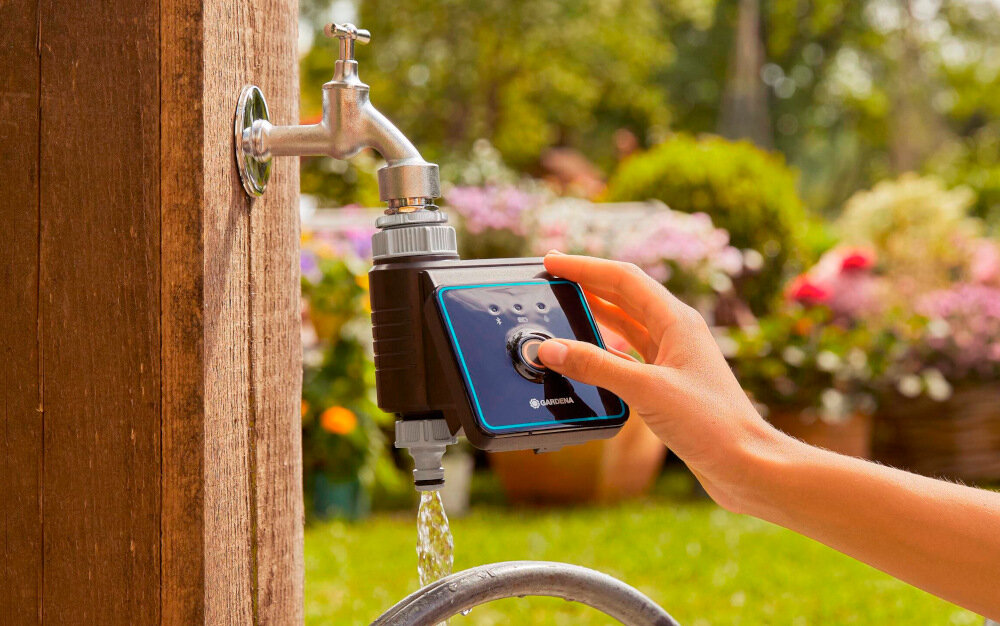 Sterownik nawadniania GARDENA 01889-29 tryb ręczny specjalny przycisk umożliwia przejście na sterowanie ręczne po ustalonym czasie automatycznie się wyłączy oszczędność wody