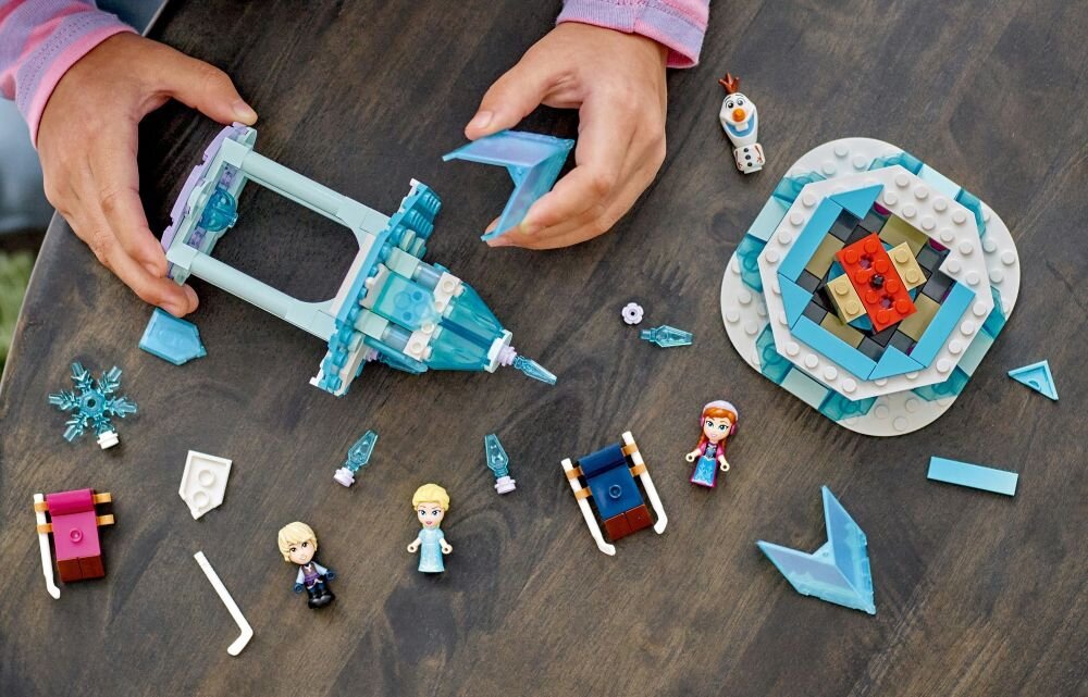 LEGO Disney Magiczna karuzela Anny i Elzy 43218   klocki elementy zabawa łączenie figurki akcesoria figurka zestaw 