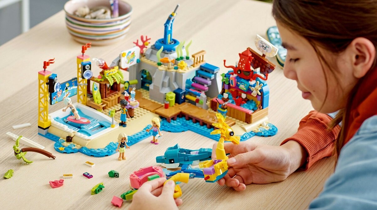 LEGO Friends Plażowy park rozrywki 41737 dziecko kreatywność zabawa nauka rozwój klocki figurki minifigurki jakość tradycja konstrukcja nauka wyobraźnia role jakość bezpieczeństwo wyobraźnia budowanie pasja hobby funkcje instrukcja aplikacja LEGO Builder