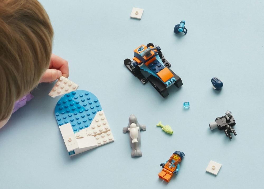 LEGO City Skuter śnieżny badacza Arktyki 60376 klocki elementy zabawa łączenie figurki akcesoria figurka zestaw 
