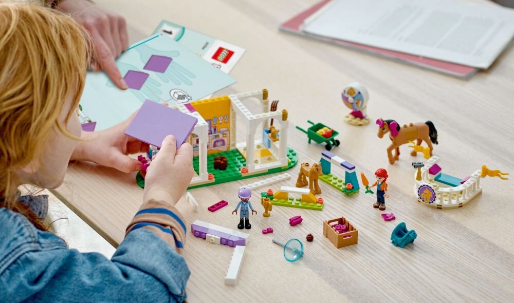 LEGO Friends Szkolenie koni 41746  klocki elementy zabawa łączenie figurki akcesoria figurka zestaw 