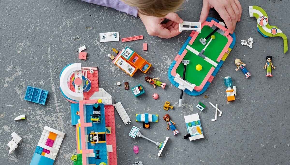 LEGO Friends Centrum sportowe 41744 dziecko kreatywność zabawa nauka rozwój klocki figurki minifigurki jakość tradycja konstrukcja nauka wyobraźnia role jakość bezpieczeństwo wyobraźnia budowanie pasja hobby funkcje instrukcja aplikacja LEGO Builder