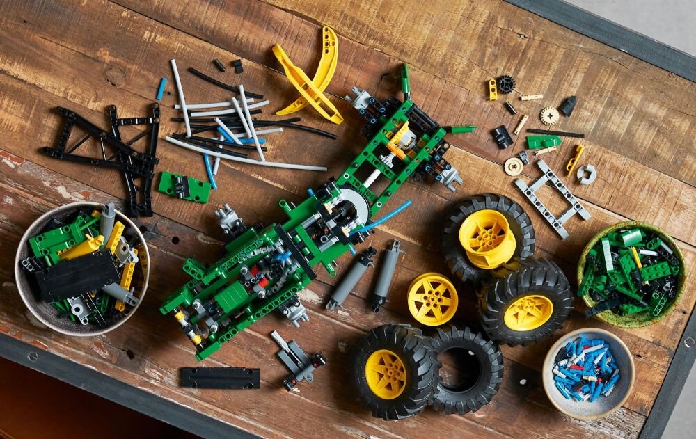 LEGO Technic Ciągnik zrywkowy John Deere 948L-II 42157  klocki elementy zabawa łączenie figurki akcesoria figurka zestaw 