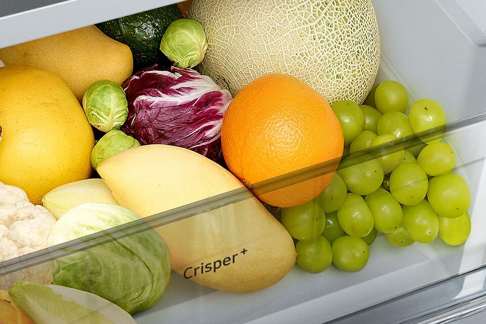 Crisper+™ - specjalna szuflada na owoce i warzywa w lodówce Samsung RF65A967622 z oferty sprzedażowej Media Expert
