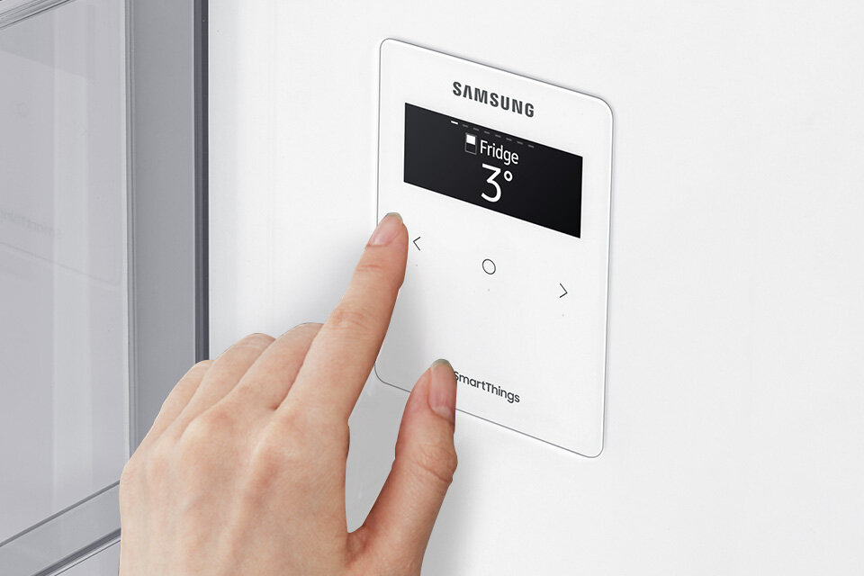 Wyświetlacz wewnętrzny lodówki Samsung Multidoor dostępnej w ofercie sprzedażowej Media Expert