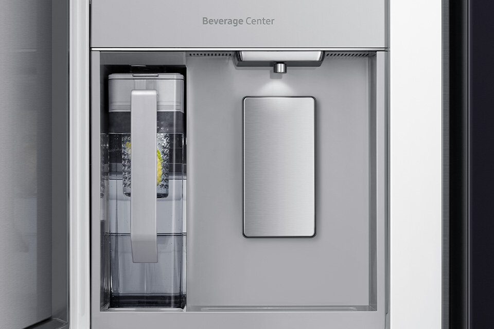 Beverage Center™ zapewnia stały dostęp do orzeźwiającej wody